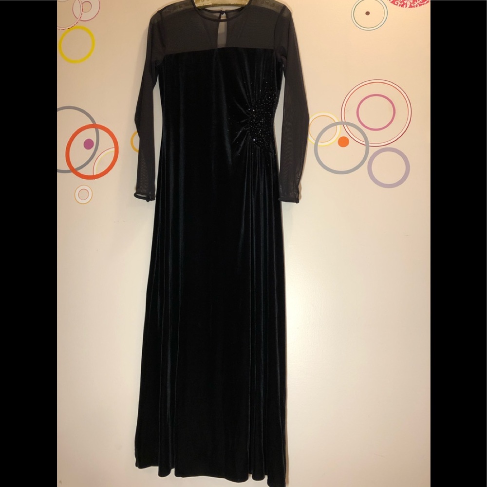 Spectacular Fomal Talbots Black Velvet Long Dress